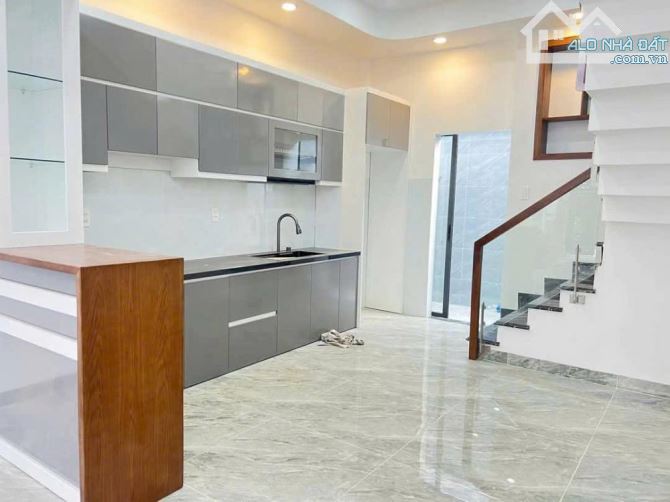 Bán nhà mặt phố Mỹ Đình 100m2 mặt tiền rộng đường 2 làn xe tránh 31 tỷ