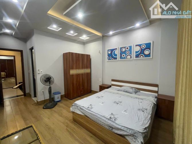 Cho thuê nhà 5 p.ngủ khép kín phố Văn Cao, DT: 80m2. - 1