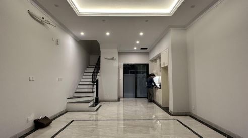 Cho thuê nhà ở Dương Khuê 70m2, 6 tầng, thông sàn, thang máy,, mới, oto đỗ tránh - 1