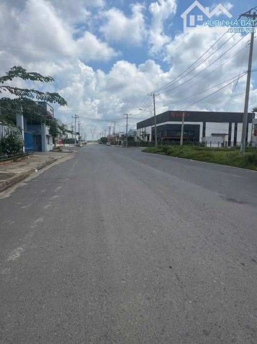 3100m2 đất skc trong KCN Xuyên Á, Đức Hòa, Long An giá 17,5 tỷ - 1