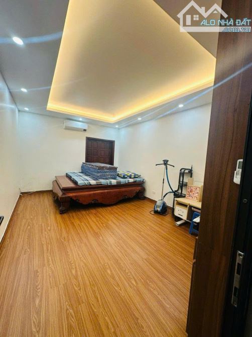 Cho thuê nhà phân lô Phạm Tuấn Tài, 50m2, 5 tầng làm văn phòng, kinh doanh, để ở - 1