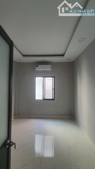 BAN NHA MẶT TIỀN, RẺ NHẤT Q.1-ĐƯỜNG BÙI VIỆN. DT: 3m x 9m. GIÁ: 6,5 Tỷ - 2