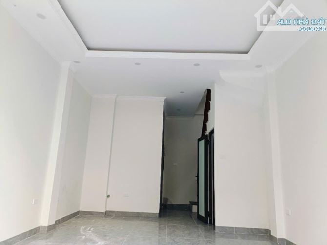 BÁN NHÀ GIANG BIÊN – LÔ GÓC 6 TẦNG – THANG MÁY – Ô TÔ TRÁNH – 50M RA PHỐ  Diện tích: 38m² - 2