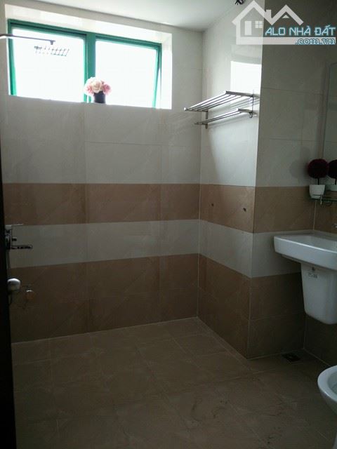 Bán căn hộ chung cư 110 m2,3 PN, 2WC tòa 18T mặt đường Lê Văn Lương, KĐT Trung Hòa Nhân C - 3