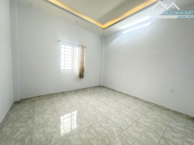 NHÀ 2 TẦNG - NHỈNH 3 TỶ - 64m² - HẺM XE HƠI NGAY TRƯỜNG CHINH. QUẬN 12. - 3