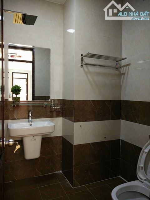 Bán căn hộ chung cư 110 m2,3 PN, 2WC tòa 18T mặt đường Lê Văn Lương, KĐT Trung Hòa Nhân C - 4