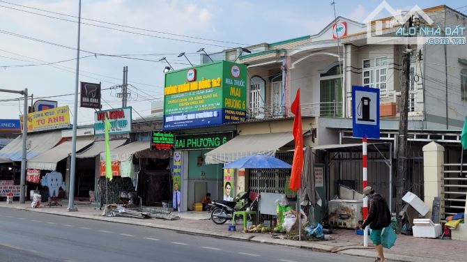 Cho thuê nhà nguyên căn 2 tầng mặt tiền đường ĐT 825 đối diện chợ Tân Mỹ