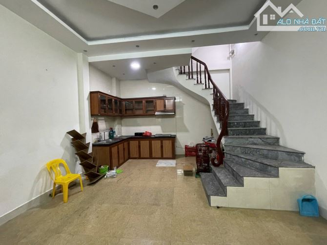 Cần Bán Nhà Gần Phố Bồ Đề 35m2, 5 Tầng 2 Thoáng, Mặt Tiền Cực Rộng, Giá Chỉ 6,35 Tỷ