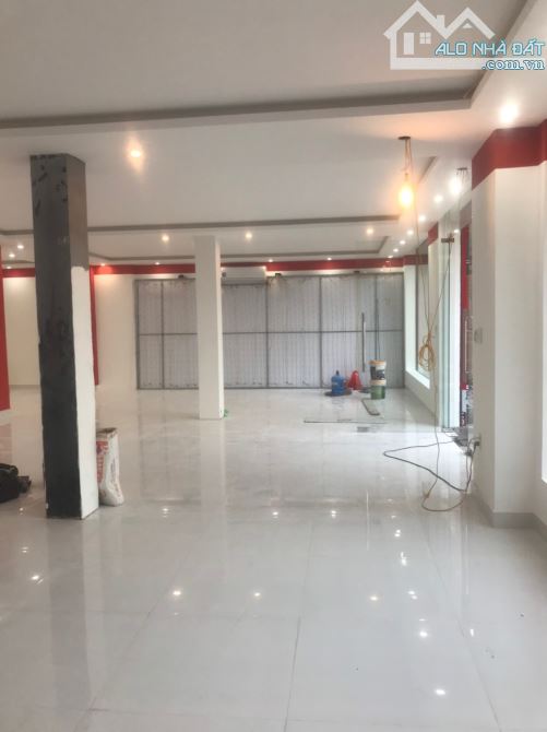 Bán nhà mặt đường Nguyễn Văn Linh gần ngói đỏ 360m2