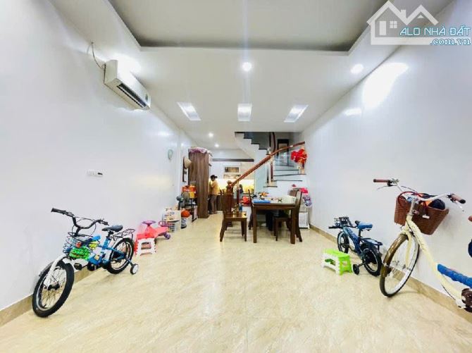 BÁN NHÀ TRUNG TÂM QUẬN HAI BÀ TRƯNG, Ô CHỜ THANG MÁY, Ở LUÔN, 15M RA PHỐ,46M2 GIÁ 9 TỶ