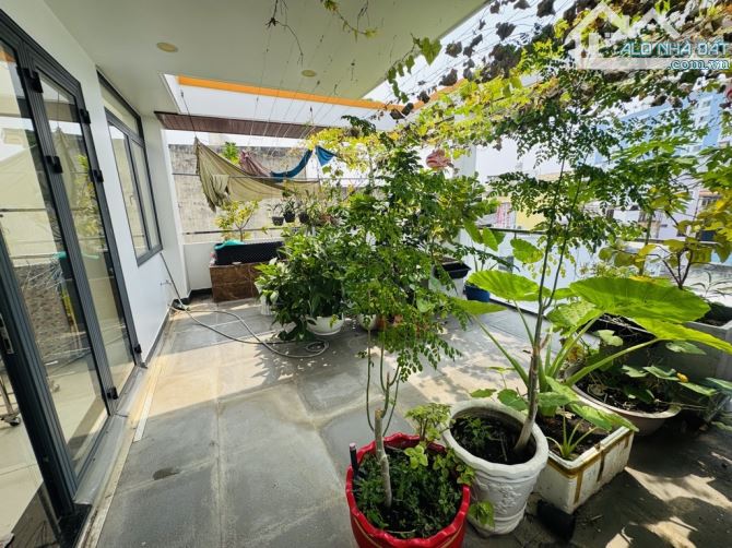 BIỆT THƯ LÔ GÓC -TÂN HOÀ ĐÔNG-P.14- Q. 6 -GẦN VÒNG XOAY PHÚ LÂM- DT:7.5/10*19M- GIÁ 12 tỷ - 10
