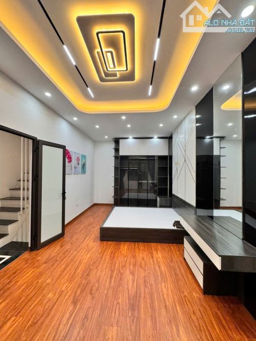 ❌GẤP LẮM RỒI🔥Phân Lô NGHĨA TÂN(38m2) - Ôtô con qua nhà - K.Doanh nhỏ  - nhỉnh 8tỷ thôi💰 - 11