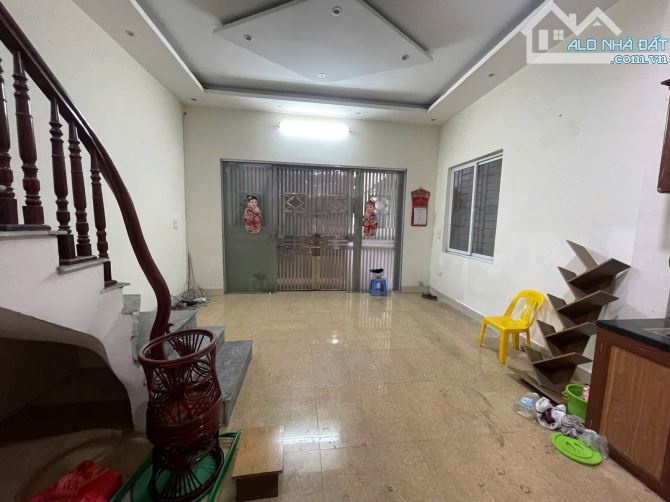 Cần Bán Nhà Gần Phố Bồ Đề 35m2, 5 Tầng 2 Thoáng, Mặt Tiền Cực Rộng, Giá Chỉ 6,35 Tỷ - 1