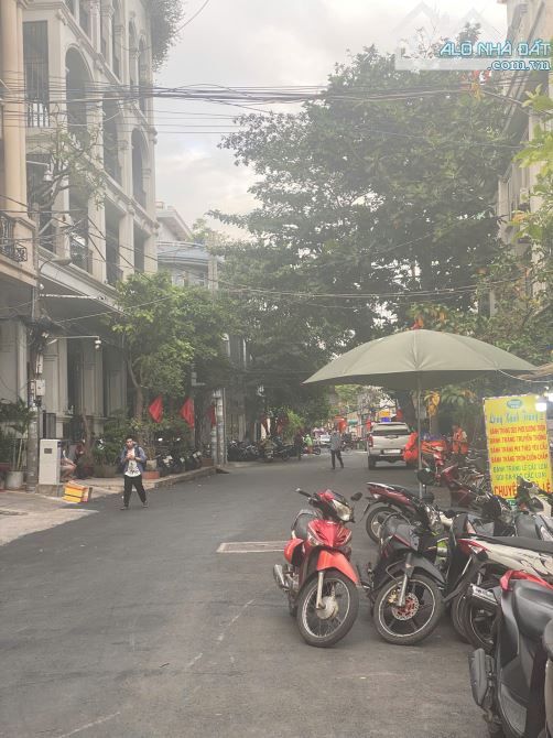 CHO THUÊ NGUYÊN TÒA NHÀ VP NGUYỄN GIA TRÍ, BÌNH THẠNH. 1260M2 7 TẦNG SIÊU RẺ. CHỈ 320TR - 2