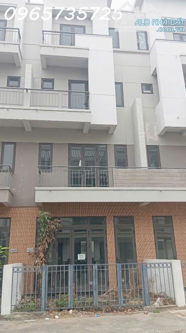 Bán Shophouse nằm giữa 7 tòa chung cư NƠXH giá chỉ nhỉnh 4 tỷ tại Centa VSIP Bắc Ninh - 2