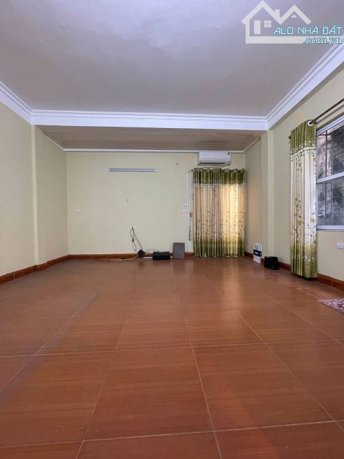 Cần Bán Nhà Gần Phố Bồ Đề 35m2, 5 Tầng 2 Thoáng, Mặt Tiền Cực Rộng, Giá Chỉ 6,35 Tỷ - 2