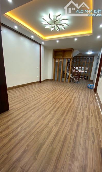 DÂN XÂY-BÁN NHÀ THƯỢNG THANH-GARA ÔTÔ 61m2 ,5TẦNG, NHỈNH 10 Tee - 2