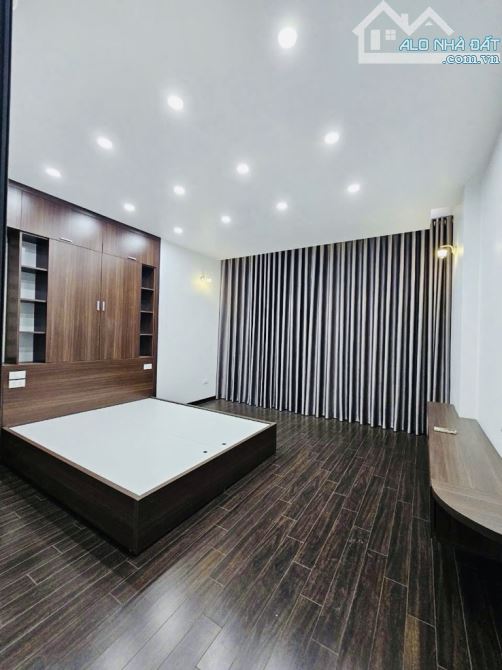 PHỐ THẠCH BÀN LONG BIÊN NHÀ MỚI 50M2 x5T NGÕ THÔNG NHÀ THOÁNG ĐẸP TIỆN ÍCH Ô TÔ VÀO NHÀ - 2