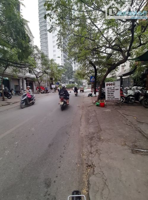 Bán nhà cấp 4 mặt phố Quảng Khánh - 325m2 - 15m mặt tiền - 221 tỷ - Kinh Doanh - Tây Hồ.