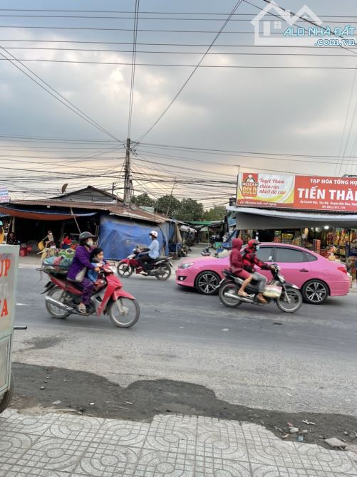 Cho thuê nhà nguyên căn 2 tầng mặt tiền đường ĐT 825 đối diện chợ Tân Mỹ - 3