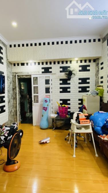 🌻Bán nhà Nguyễn Văn Quỳ, quận 7, 120m2, trệt lửng, ngang 7.7, nhỉnh 40tr/m2🚗 - 3