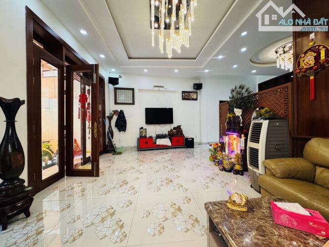 BIỆT THƯ LÔ GÓC -TÂN HOÀ ĐÔNG-P.14- Q. 6 -GẦN VÒNG XOAY PHÚ LÂM- DT:7.5/10*19M- GIÁ 12 tỷ - 3