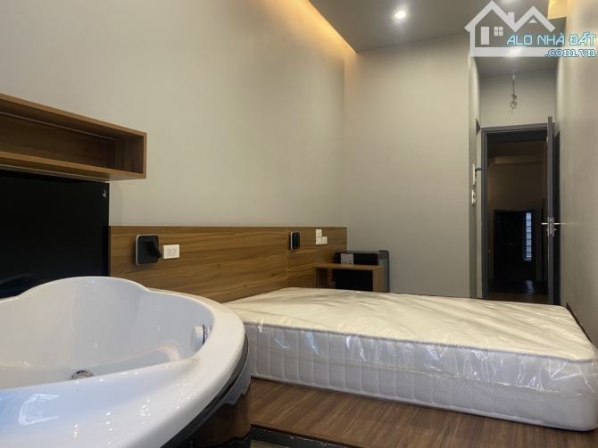 Tòa Homestay tại Nguyễn Chí Thanh 110*7T, MT 5M, 15 phòng KK,đủ PCCC, ô tô đỗ,DT 7%/năm - 4