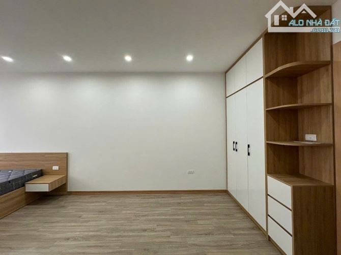 BÁN NHÀ LẠC LONG QUÂN-75M-8 TẦNG THANG MÁY-TÒA APARTMENT-SÁT PHỐ- 29 TỶ - 4