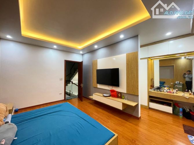 Nhà 5 tầng tuyến 2 Lê Hồng Phong - 106m2 ngang 5.5m - Nội thất cao cấp - 5