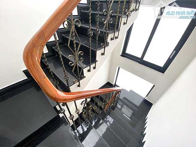 Bán Tòa Văn Phòng 8 Tầng MP Dịch Vọng Hậu. DT 148m2, MT 8.16m. Vị Trí Đắc Địa. Giá 130 TY - 6