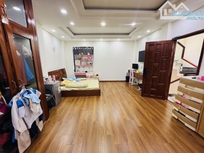 BIỆT THƯ LÔ GÓC -TÂN HOÀ ĐÔNG-P.14- Q. 6 -GẦN VÒNG XOAY PHÚ LÂM- DT:7.5/10*19M- GIÁ 12 tỷ - 7
