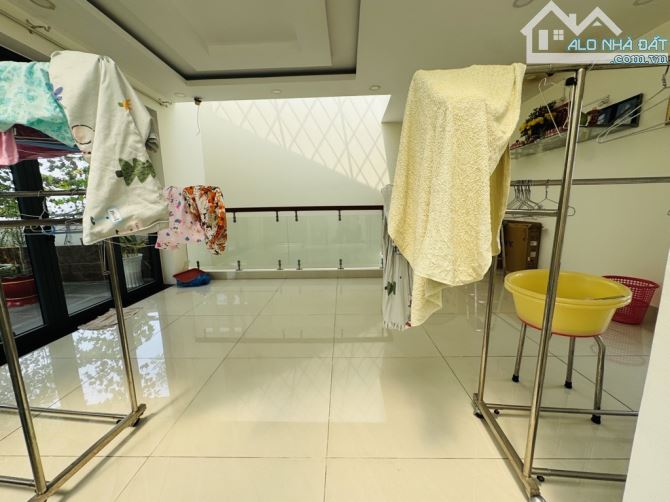 BIỆT THƯ LÔ GÓC -TÂN HOÀ ĐÔNG-P.14- Q. 6 -GẦN VÒNG XOAY PHÚ LÂM- DT:7.5/10*19M- GIÁ 12 tỷ - 8