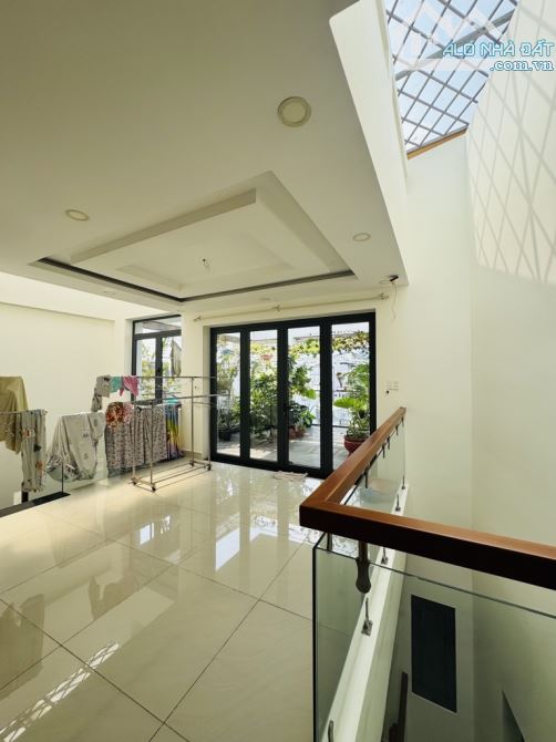 BIỆT THƯ LÔ GÓC -TÂN HOÀ ĐÔNG-P.14- Q. 6 -GẦN VÒNG XOAY PHÚ LÂM- DT:7.5/10*19M- GIÁ 12 tỷ - 9