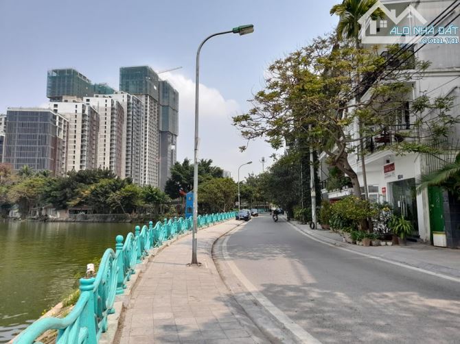Bán nhà phố Quảng Khánh C4 Diện tích 160m2, MT 10m, Giá 35 tỷ