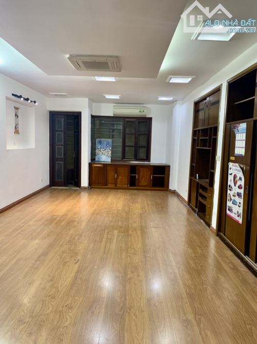 Cho thuê nhà riêng 4 tầng phố Đội Cấn, gần Giang Văn Minh, Ngọc Hà