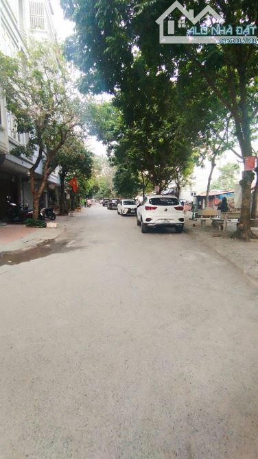 Bán đất dịch vụ Văn La, gần chợ Văn La, DT 50m2, view sân chơi, giá đầu tư LH Vân Anh