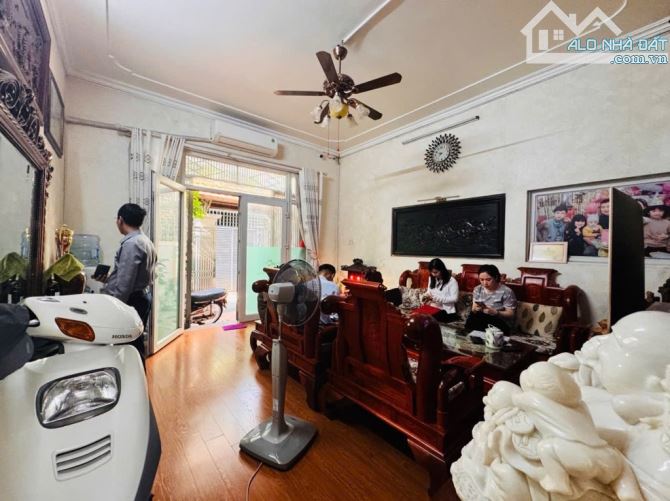 CỔ NHUẾ - BÁN ĐẤT TẶNG NHÀ 3 TẦNG - GẦN OTO - GẦN CÔNG VIÊN HÒA BÌNH - CHỈ 9.2 TỶ