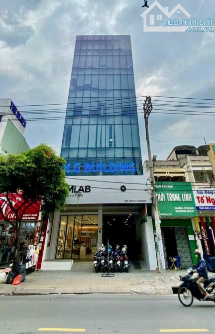 Bán tòa nhà Hẻm10m Cộng Hòa. DT 12 x 21m Hầm 7 lầu ST. Tổng 1500m2 sàn.Thu nhập 250tr/th