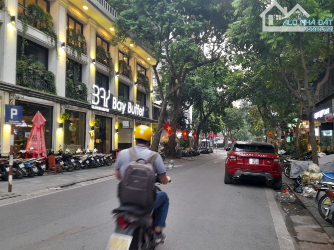 Bán gấp nhà mặt phố Tông Đản, Hoàn Kiếm, DT: 560m2, MT: 26m, Kinh Doanh. Giá: 225 tỷ