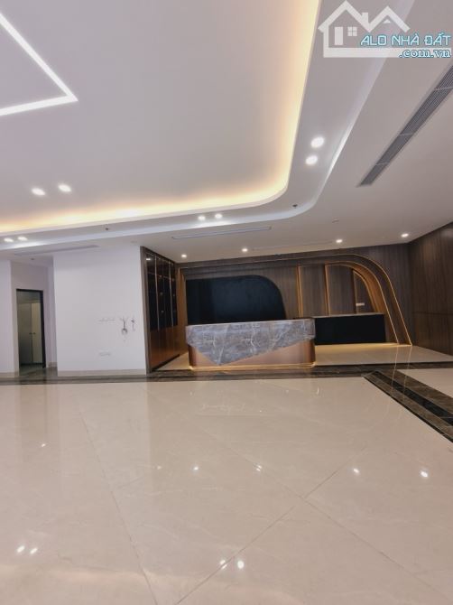 Bán nhà mặt phố VIP Nhất Quận Đống Đa, Xã Đàn, DT 266m2 x 8 Tầng MT 13.8m, Giá 185 tỷ