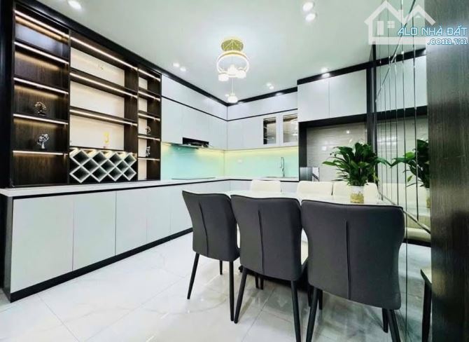 BÁN NHÀ PHỐ HOÀNG CẦU, Ô TÔ CÁCH 10M, 30M2, CHỈ 8 TỶ - 1