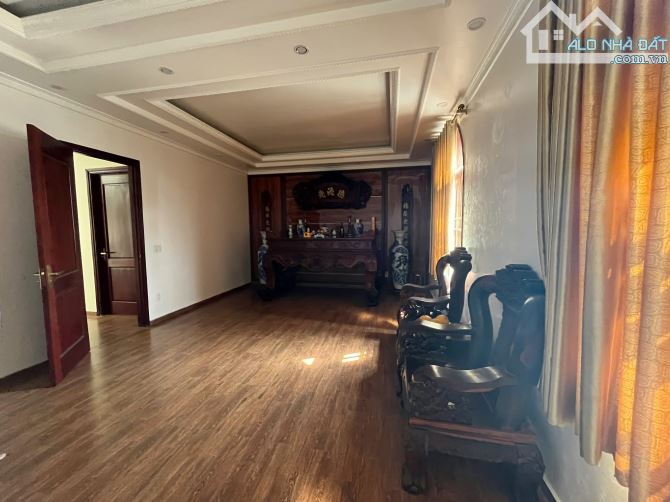 Cho thuê khách sạn mặt đường Ngô Gia Tự , 250m2, 5 tầng, 8 ngủ khép kín, thang máy,  45 tr - 1