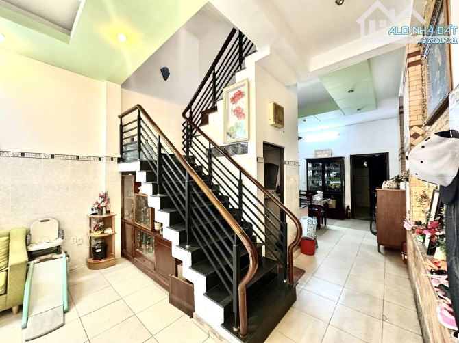 93TR/M2 - NHÀ 3 TẦNG 130m2 - NGANG GẦN 6m Ô TÔ VÀO NHÀ - 9 PHÒNG - SỔ VUÔNG A4 - 1