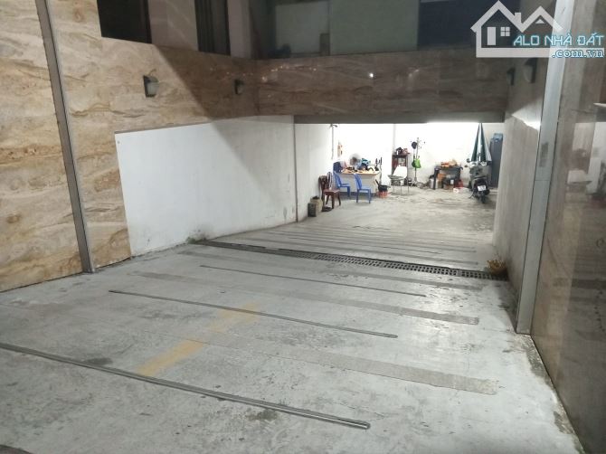 Bán nhà mặt phố Hoàng Quốc Việt, Cầu Giấy Diện tích 300m2, 9 tầng, mặt tiền 15m Giá 168 tỷ - 1