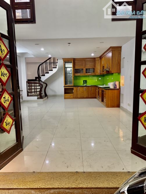 Cho thuê nhà riêng 4 tầng phố Đội Cấn, gần Giang Văn Minh, Ngọc Hà - 2