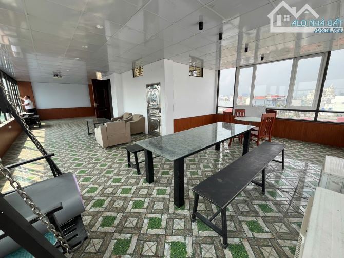 Cho thuê khách sạn mặt đường Ngô Gia Tự , 250m2, 5 tầng, 8 ngủ khép kín, thang máy,  45 tr - 2