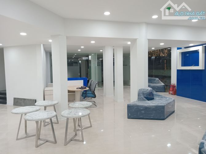 Bán nhà mặt phố Bà Triệu - Hai Bà Trưng 330m2 x 6 tầng - mặt tiền 14m, giá 150 tỷ - 2