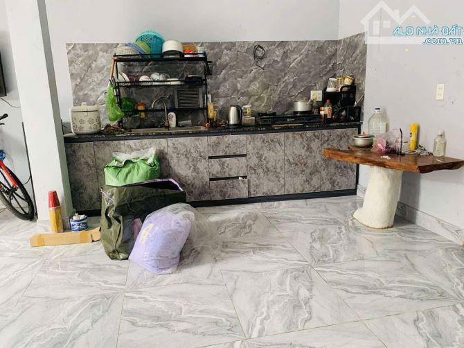 Nhà dt 40m2 đúc 3 tầng hẻm ô tô đường Nguyễn Văn Quá giáp GV giá 3ty750 - 3