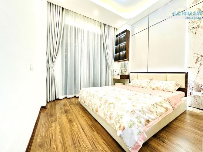 Nhà đẹp Vương Thừa Vũ - Lô góc 3 thoáng- 4 tầng 40m2 - Giá Thần Tài 7.9 tỷ - 3