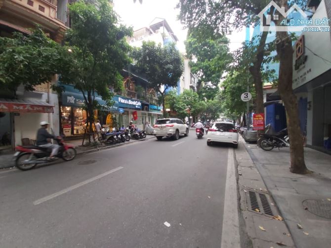 Bán gấp nhà mặt phố Tông Đản, Hoàn Kiếm, DT: 560m2, MT: 26m, Kinh Doanh. Giá: 225 tỷ - 3